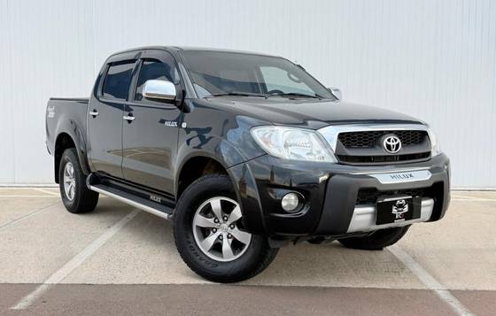 TOYOTA HILUX 2.7 SR 4X2 CD 16V GASOLINA 4P AUTOMÁTICO TOYOTA HILUX 2.7 SR 4X2 CD 16V GASOLINA 4P AUTOMÁTICO